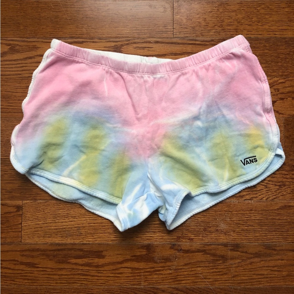 VANs tie die shorts